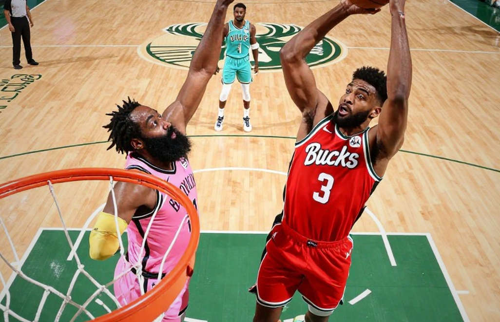 12 Points, 13 Rebounds, 6 Blocks — And a Headline With No Player From the Winning Team 12 Points, 13 Rebounds, 6 Blocks — And a Headline With No Player From the Winning Team
