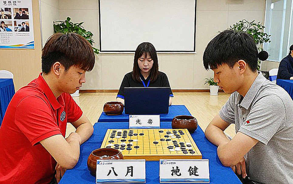 FIDE सर्वे: चार में से तीन महिला शतरंज खिलाड़ियों ने लिंग-भेदभाव या उत्पीड़न का सामना किया